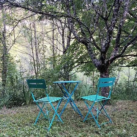 Deux Pieces De Caractere Au Coeur Des Gorges